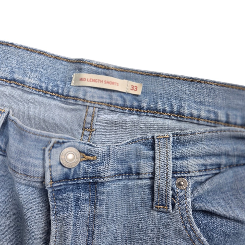 Levis Womens Mid Length Denim Jean Shorts Light Wash Cuffed Stretch W33 - Picture 2 of 3